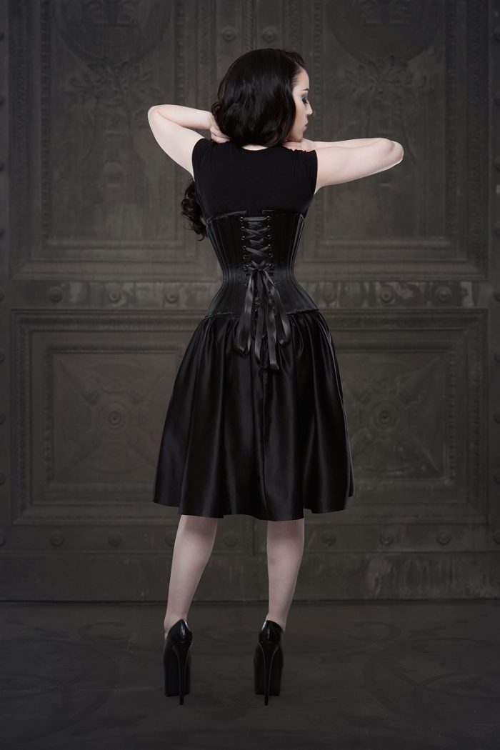 Vanyanis-Ebonique-Black-Satin-Skirt-model-Threnody-in-velvet-(c)Iberian-Black-Arts-4479