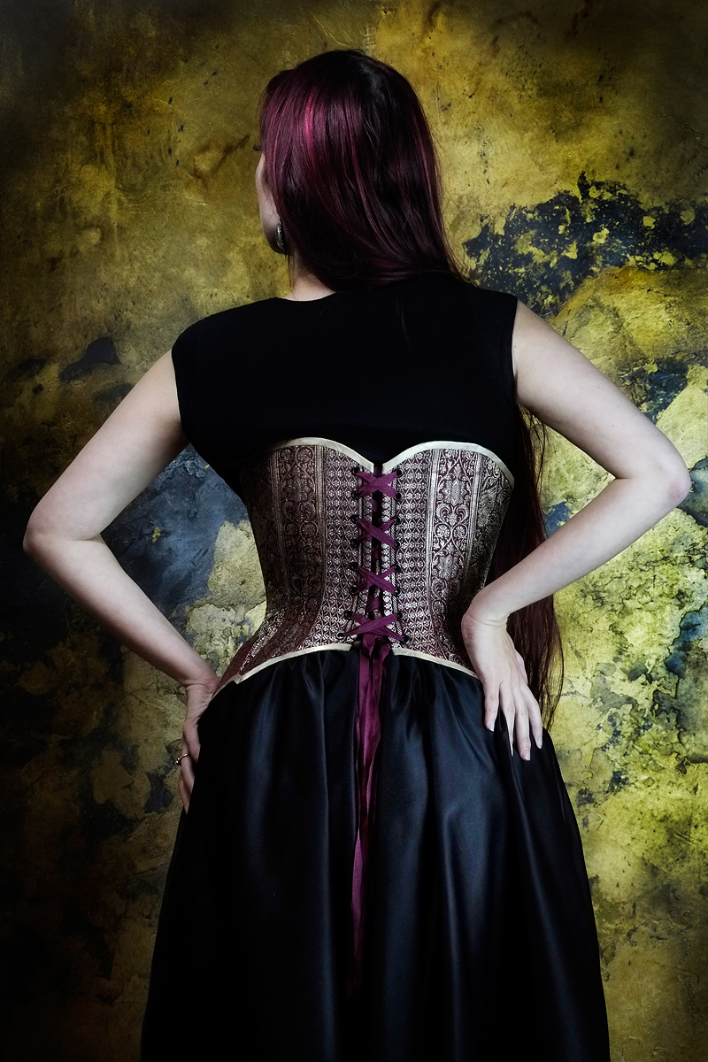 Ebonique top & skirt, with couture 'Lady Esha' corsert by Vanyanis. Model: Victoria Dagger © Jenni Hampshire
