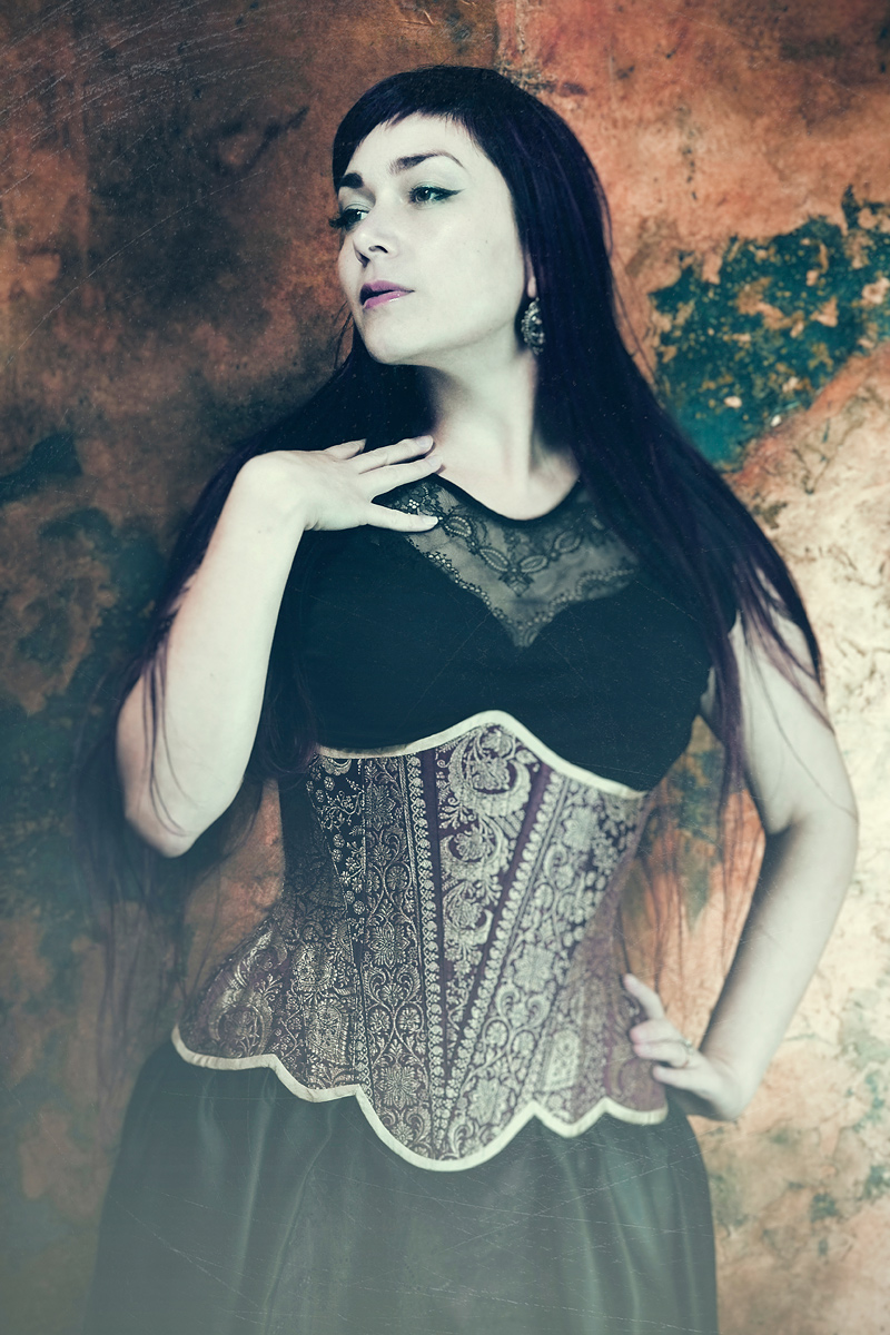Ebonique lace top & skirt, with couture 'Lady Esha' corsert by Vanyanis. Model: Victoria Dagger © Jenni Hampshire