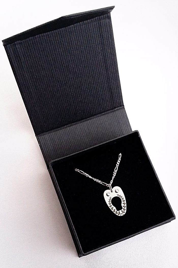 corset-necklace-giftbox1