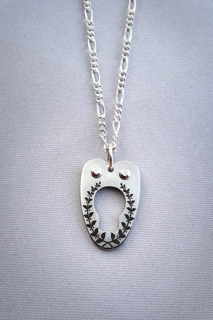 corset-necklace-silver